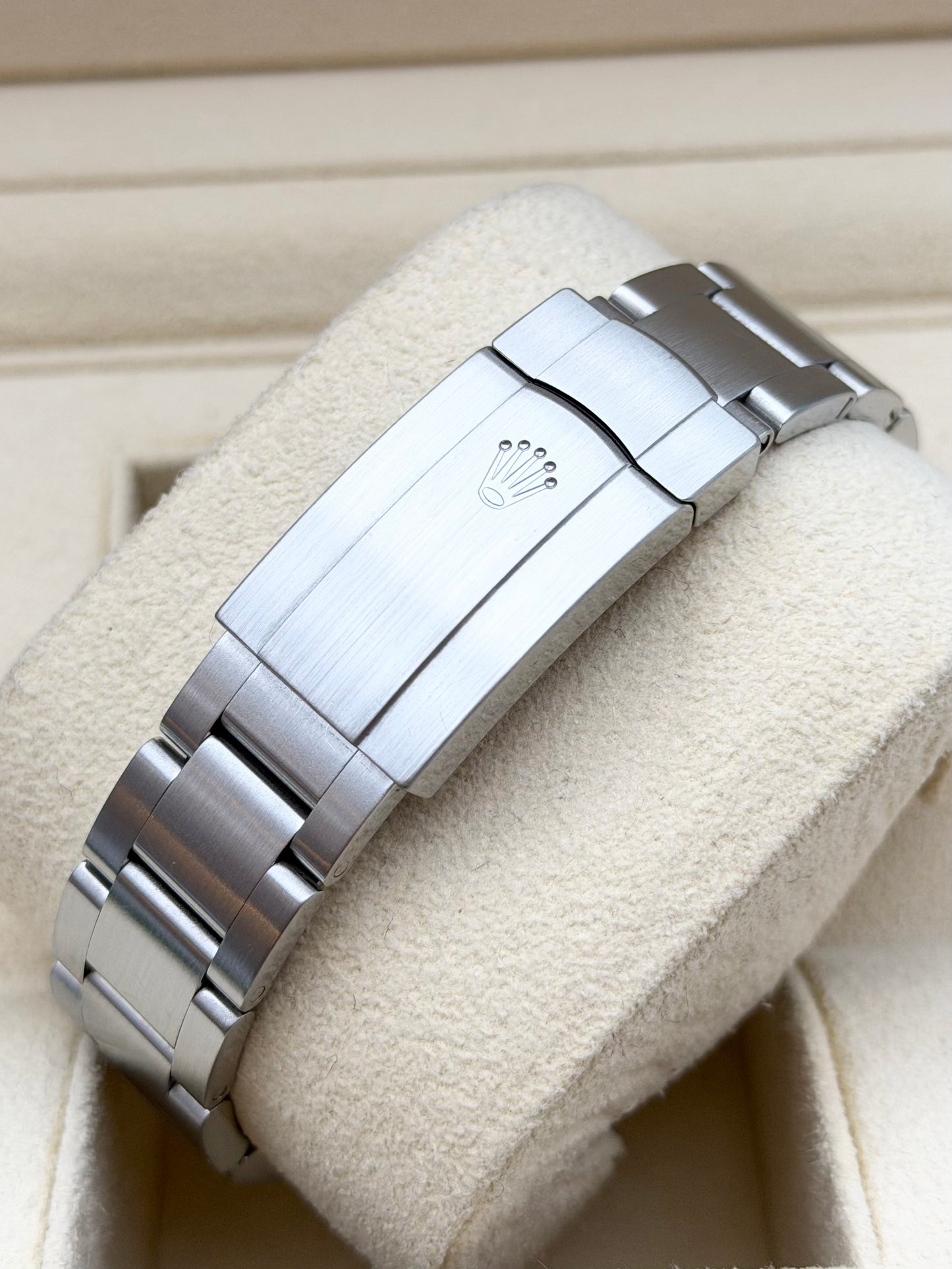 Rolex Oyster Perpetual 114300