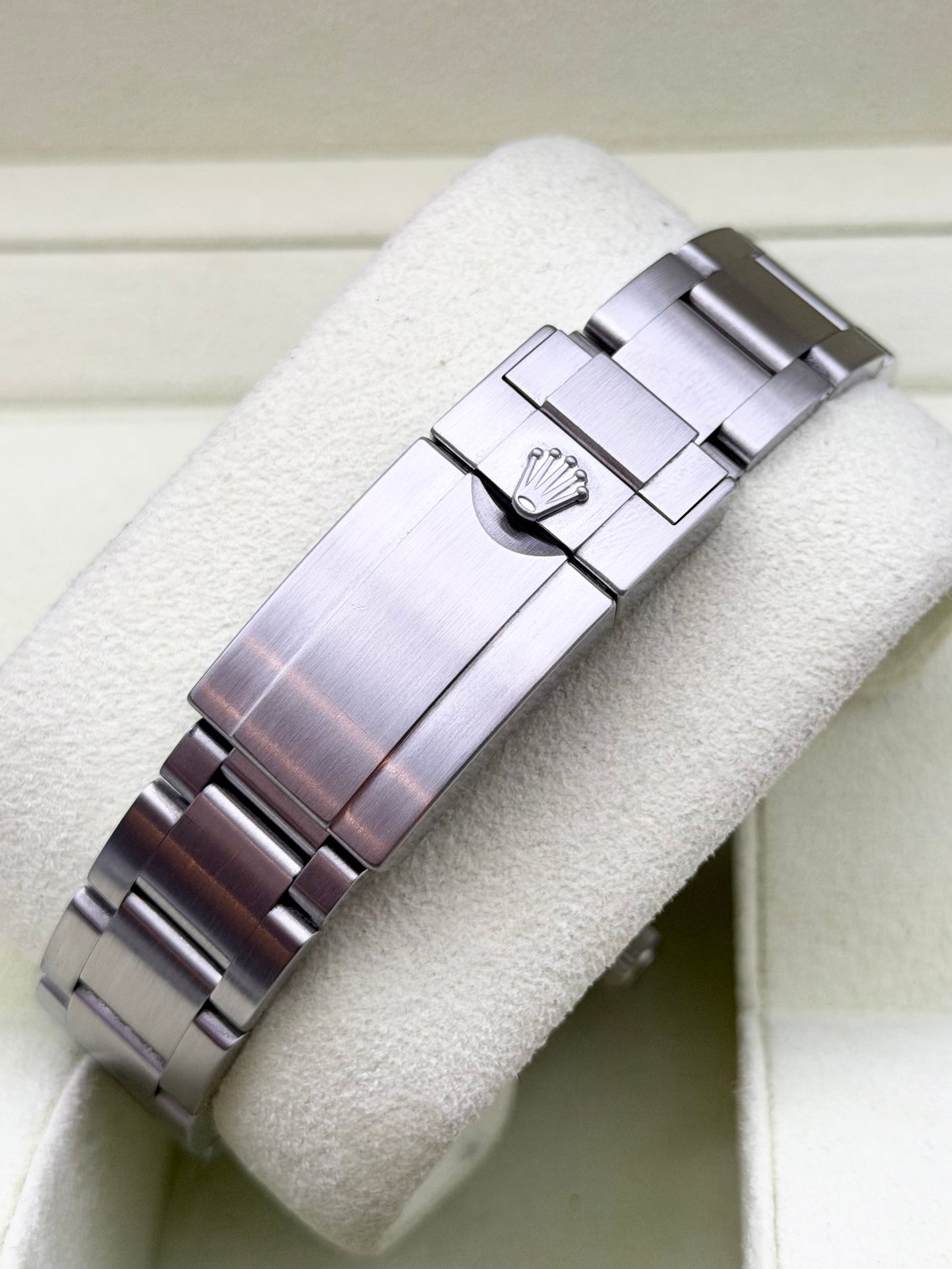 Rolex Explorer 214270