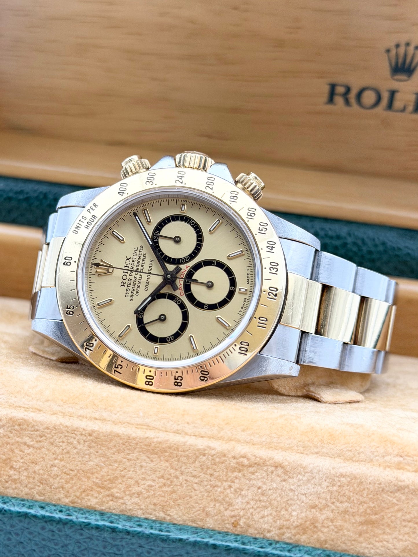 Rolex Daytona 16523 “Floating Dial”